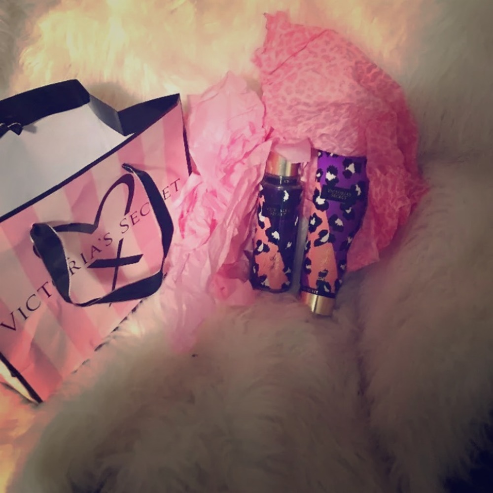 BNWT VICTORIA’S SECRET ENDLESS NIGHT SET $36+tax